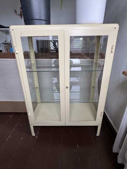 witryna IKEA FABRIKOR żółta