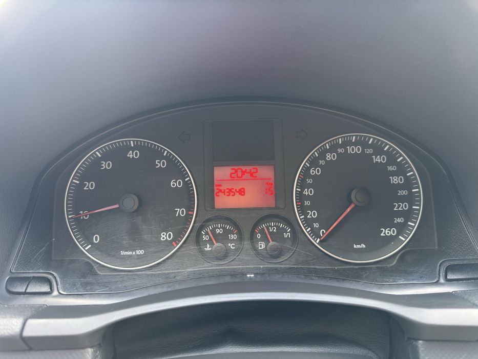Volkswagen Golf 5 - 2004 рік  1.6 бензин
