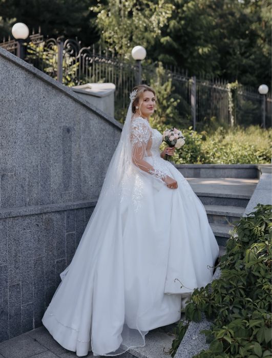 Весільна сукня в ідеальному стані