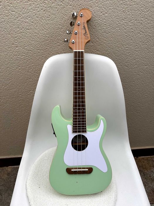 Ukulele Fender Stratocaster com garantia