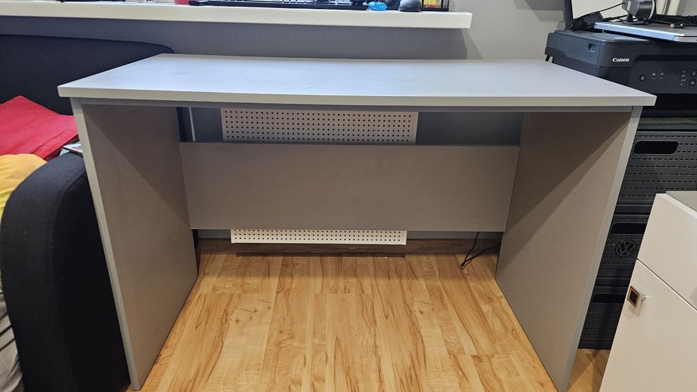 Biurko jak nowe szare