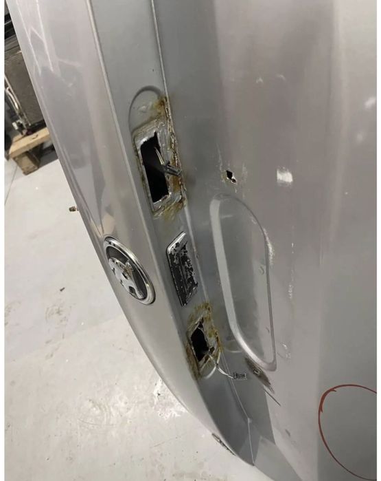 Кришка багажника Volkswagen Touran 2004-2010 рік ремонтна планка