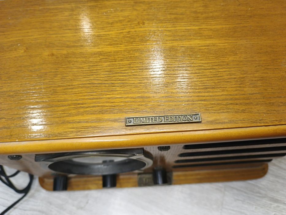 Радіоприймач та касетна дека