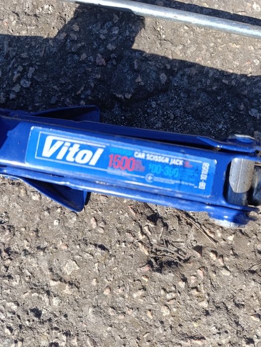 Продается домкрат Vitol