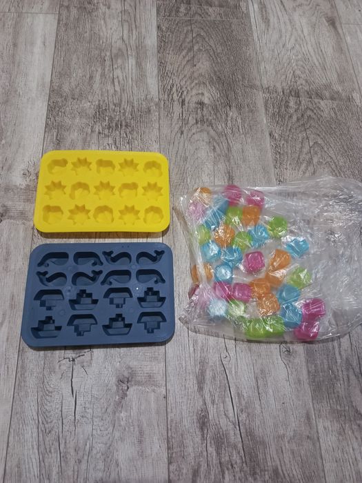 Kostki lodu i foremki