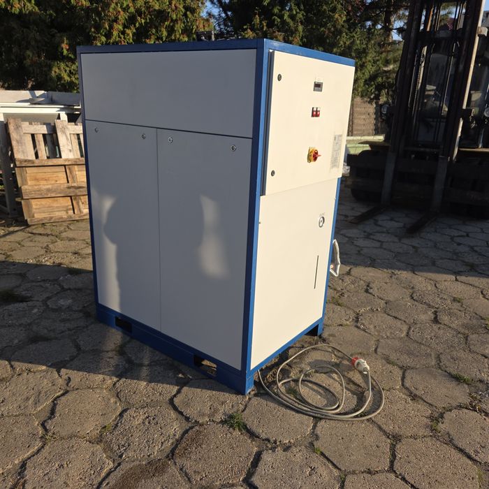 Chiller 15 kW z modułem hydraulicznym