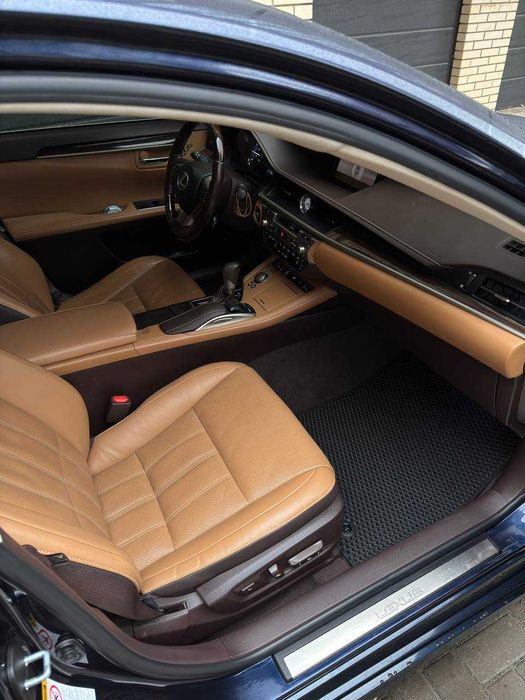 Продам Lexus ES300h 2016 в максимальній комплектаціі