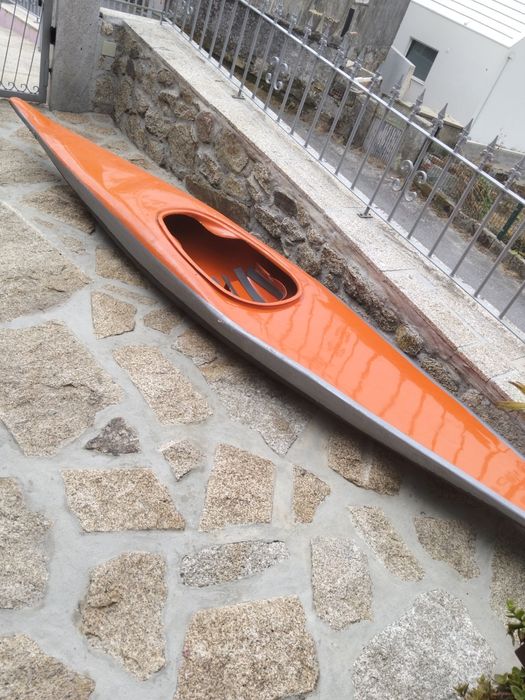 Canoa em fibra  em bom estado