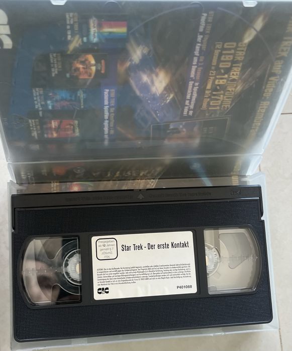 Duas cassetes VHS em alemão da saga Star Trek