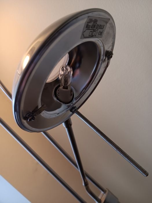 Candeeiro de pé, metal com lâmpada leitura