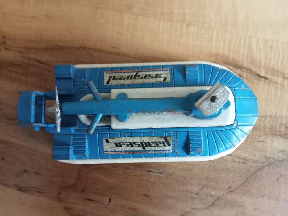 model- prom pasażerski hovercraft k-22.