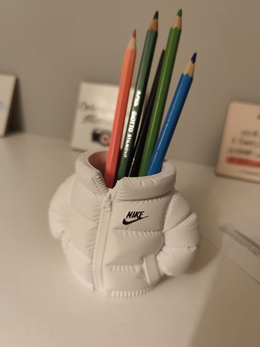 Porta canetas formato casaco Nike