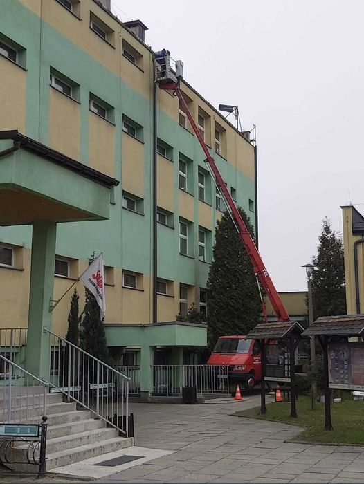 Wynajem podnośnika koszowego z operatorem 115zl/h