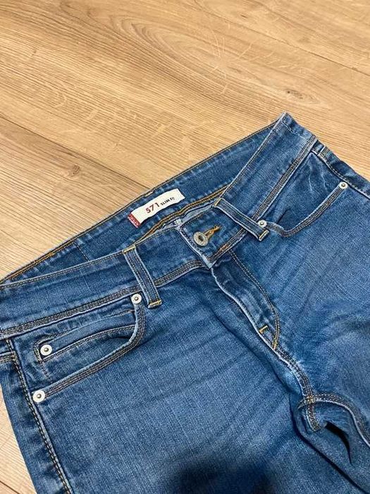 Spodnie damskie jeansowe Levis 571 slim fit niebieski denim 29x30 styl