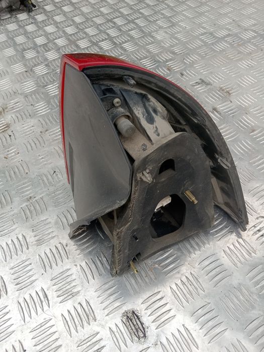 Lampa tylna lewa citroen C5 HB