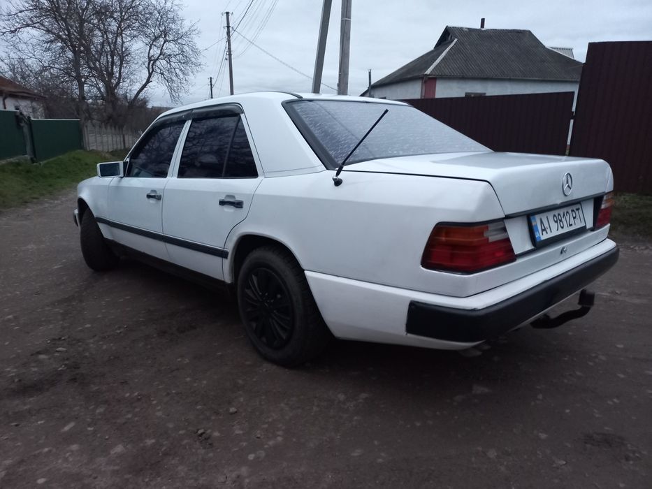 Mercedes-Benz E 124 260 (avtomat)