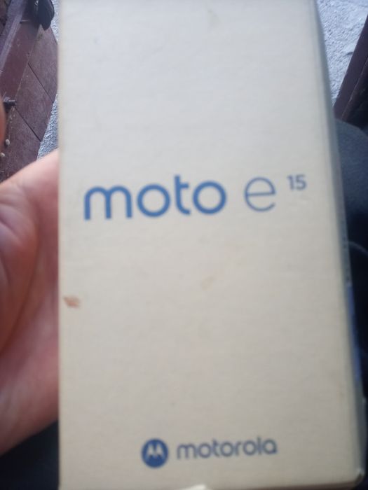 Telefon motorola e15 uszkodzony