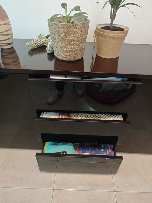 Aparador preto de sala