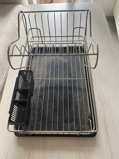 Metalowa suszarka do naczyń z tacką i pojemnikiem na sztućce