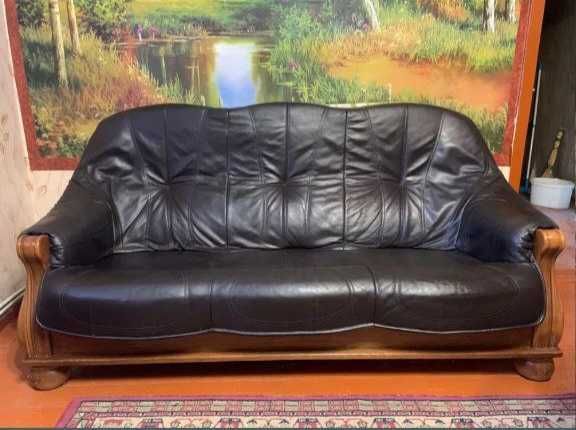 Шкіряний 3-х місний диван, 2 крісла і стілець для ніг