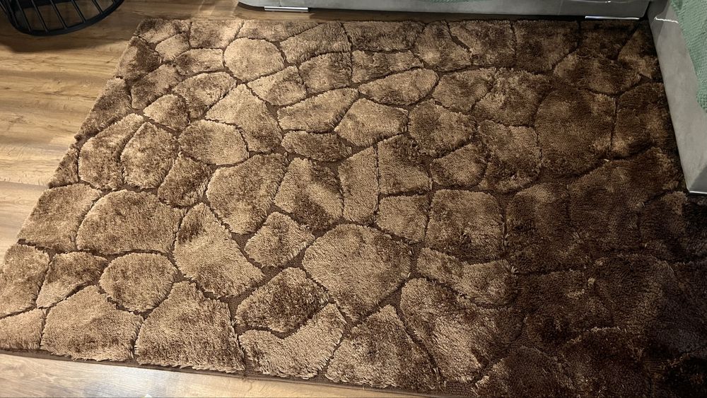 Vendo carpete (cor castanho) em otimo estado. Usada pouxas vezes