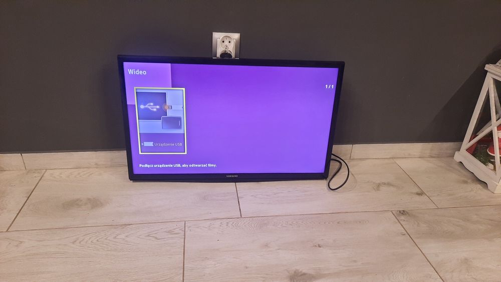 Samsung 28 cali UE28J4100AW