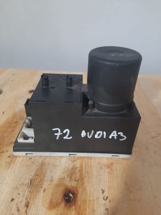 Pompka centralnego zamka Audi A3 8L 8L0862258L