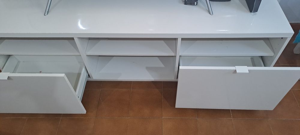 Movel sala tv branco brilho - preço para despachar