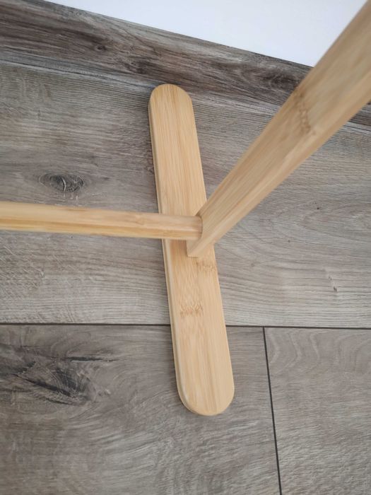 Bambusowy stojak na ubrania dla dzieci z dwoma biegunami