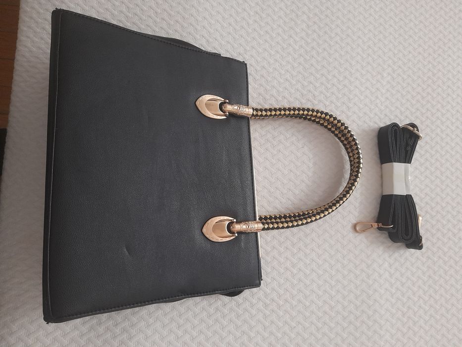 Bolsa em pele com dourados