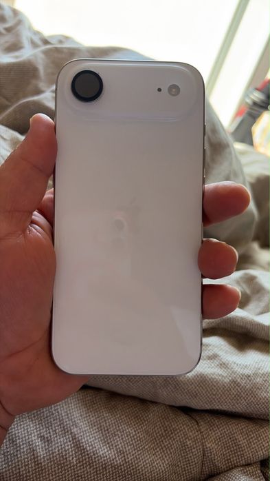 IPhone 17air……..
