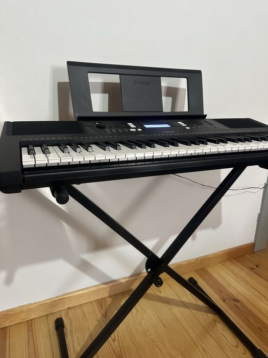 Piano Yamaha +suport como novo.