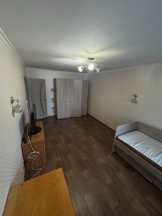 Продаж 1 кім Центр