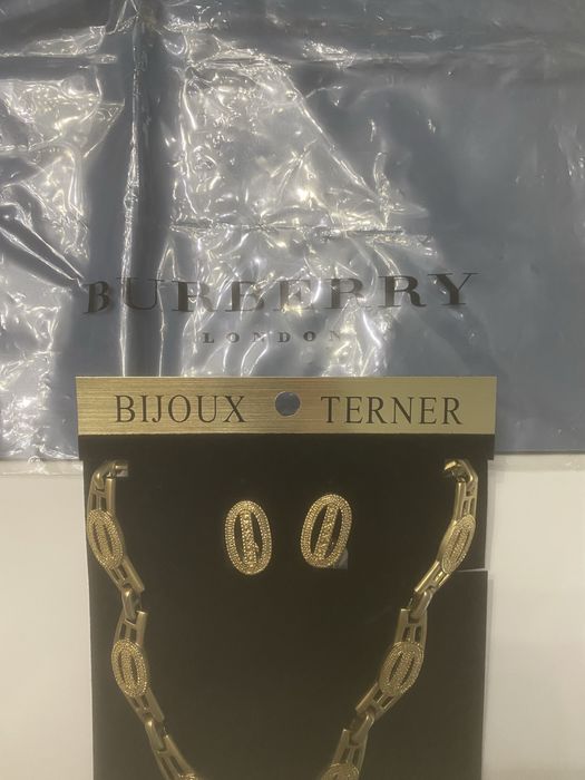 Colar e brincos burberry