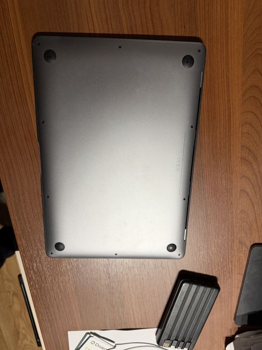 Sprzadam Macbook Air 2020, stan b dobry