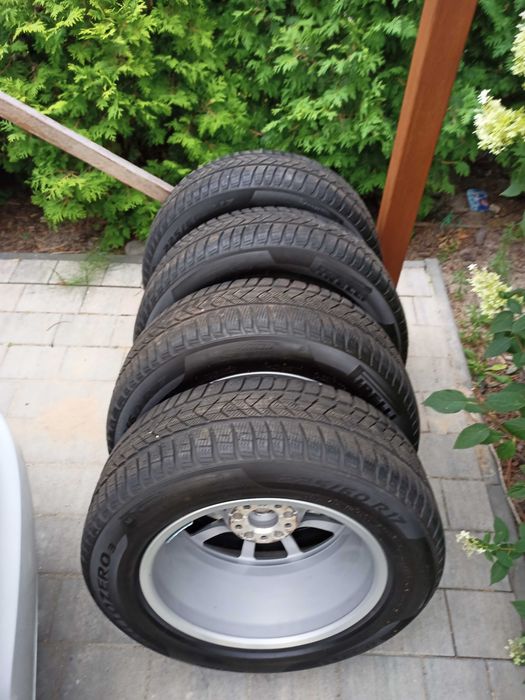 Opony Zimowe 17 cali 225/60/17 "PIRELLI SCOTTOZERO 3"