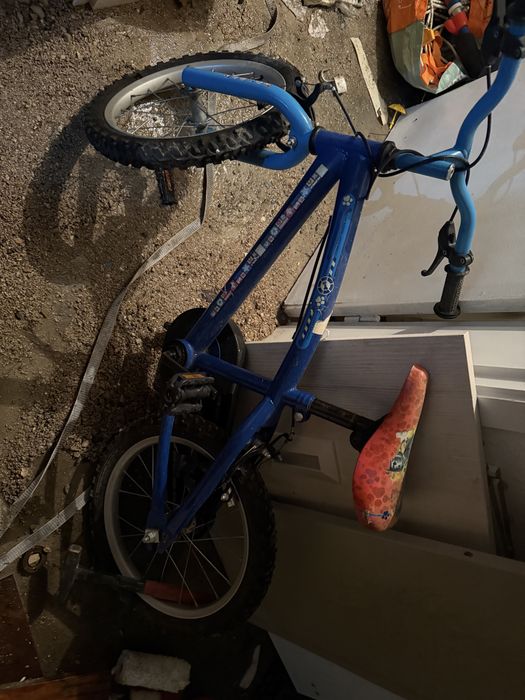 Vendo bicicleta de criança e adulto, pouco usada.
