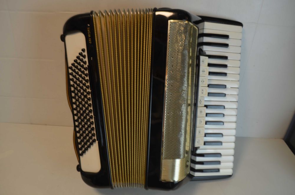 Acordeao Hohner Lucia III 3 Voz 96 Baixos, N. 85