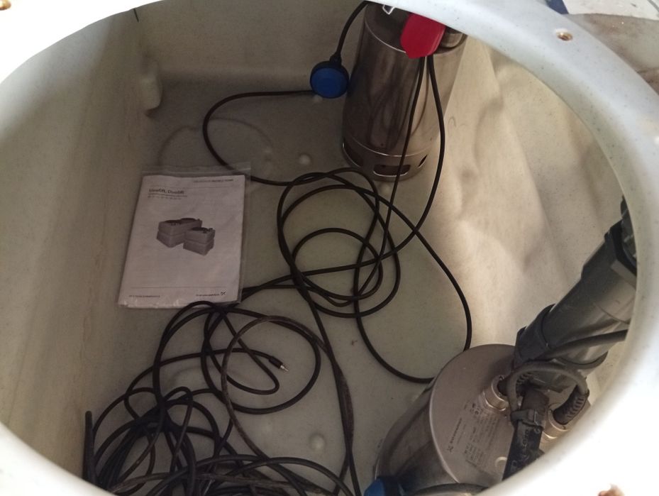 Depósito recolha de aguas com 2 bombas Grundfos