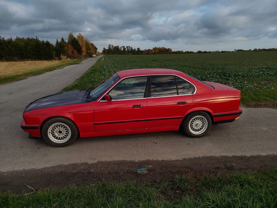BMW E34 sedan  klima 2.0 R6 hellrot