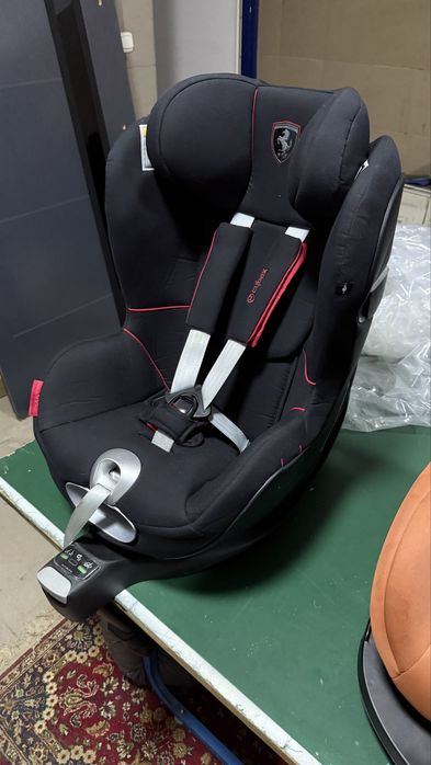 Dwa foteliki dziecięce Cybex Sirona Z Britax Romer Dualfix M