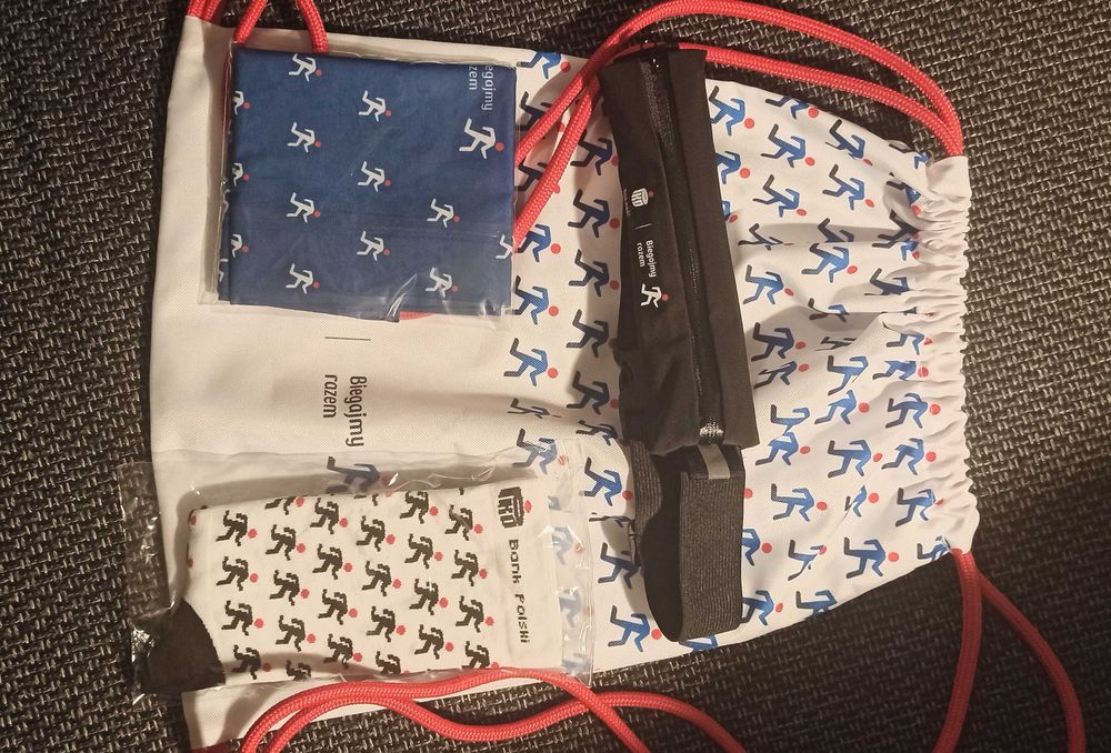 Zestaw: saszetka sportowa, worek na buty, bandamka, skarpetki