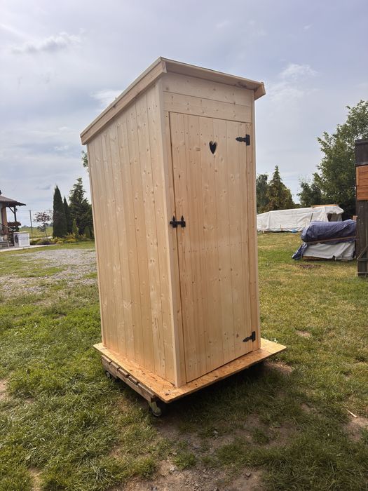 Kibelek WC TOY Toy drewniany działka ogród budowa