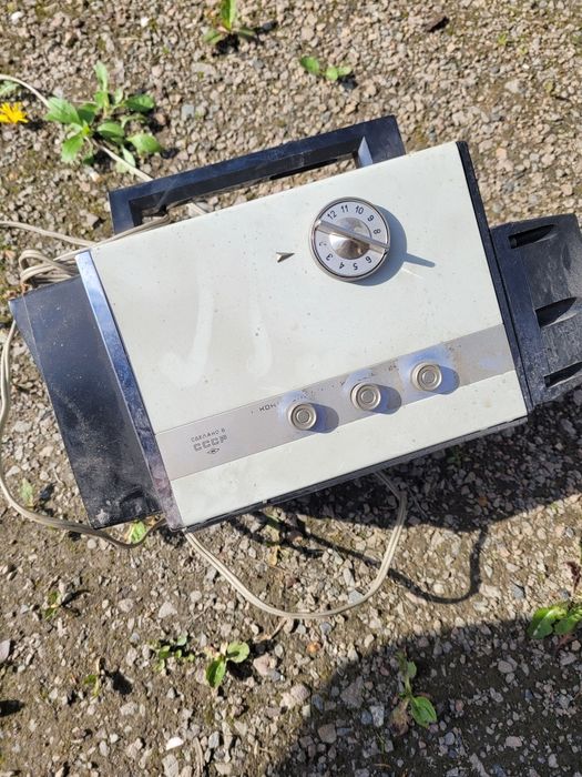 Analogowy przenośny rosyjski telewizor Electronica VL-100, Электроника