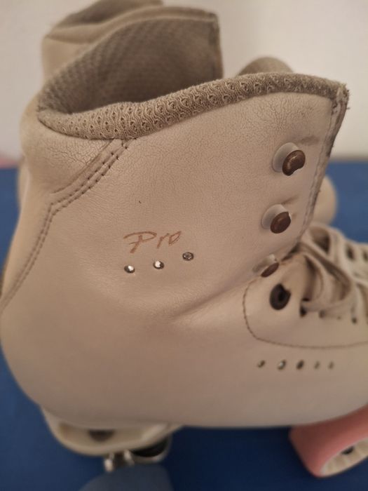 Patins para patinagem artistica.
