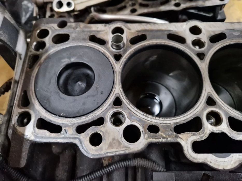 Bloco de motor usado BKP 2.0 TDI 140CV VW PASSAT B6 PISTÕES BIELAS