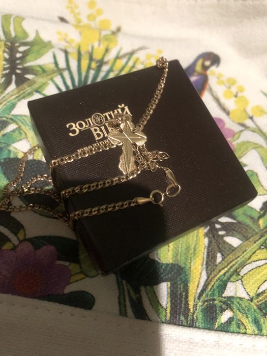 Продам золотую цепь с крестиком