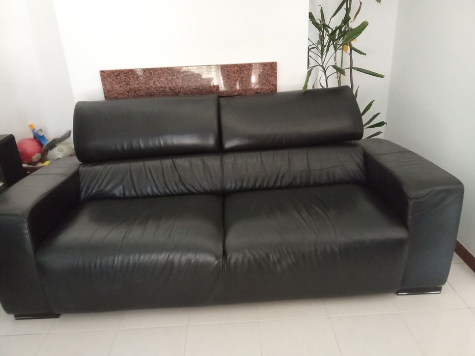Sofá em pele preto (4 lugares)