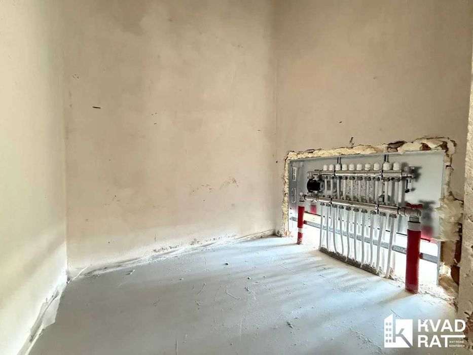 Здана двокімнатна з опаленням та стяжкою