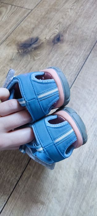 Sandały dziecięce 27